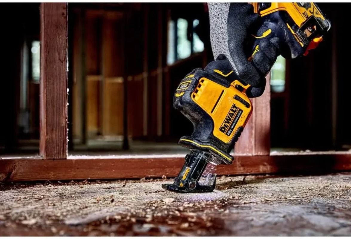 Serra Recíproca DEWALT DCS369  - Woodworking Hand Saw avaliação e preço